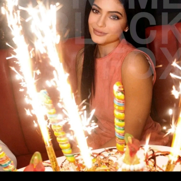 16 Birthday Candles - Picture 3 of 6